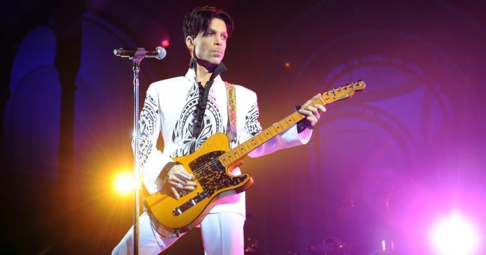 prince-performing